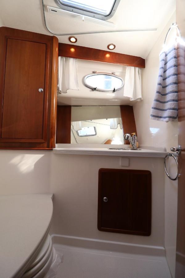 Private Yacht, We Love Our Guests Лиссабон Экстерьер фото