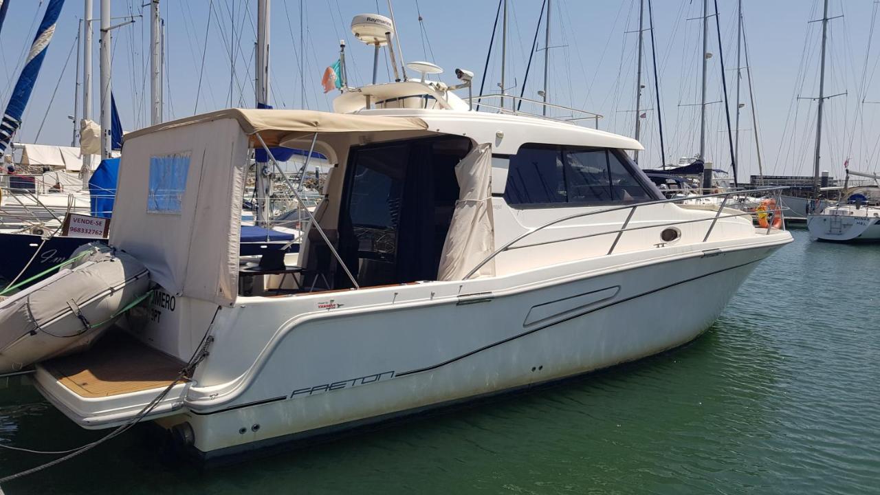 Private Yacht, We Love Our Guests Лиссабон Экстерьер фото