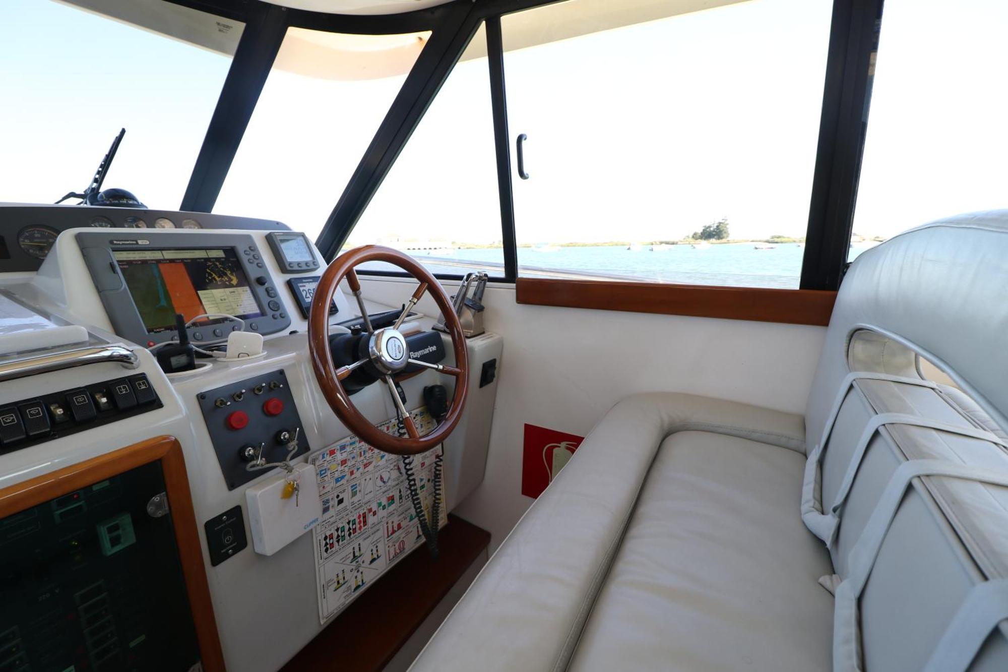 Private Yacht, We Love Our Guests Лиссабон Экстерьер фото