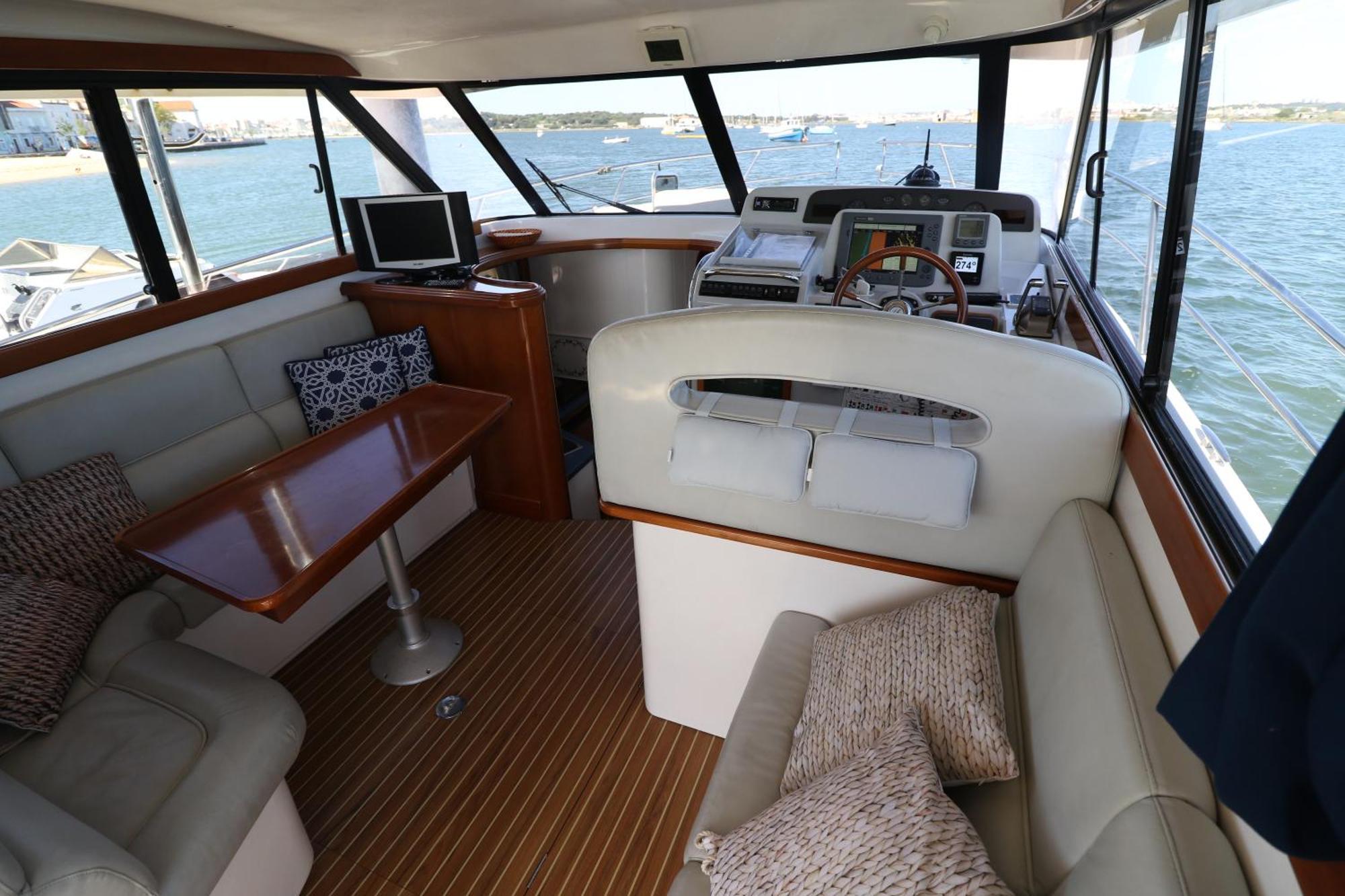 Private Yacht, We Love Our Guests Лиссабон Экстерьер фото